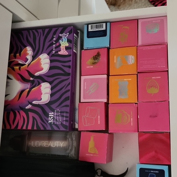 Makeup mystery bundle Retail 320- 350 - Picture 6 of 13